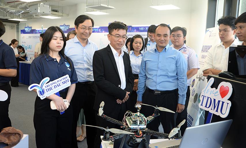 Thu Dau Mot University participates in Ho Chi Minh City Innovation, Science and Technology and Innovative Entrepreneurship Week 2025.