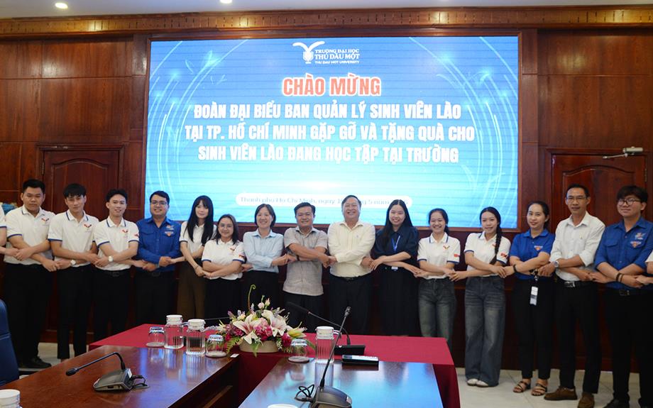 The Lao–Cambodian Student Management Board in Ho Chi Minh City Visited and Presented Bunpimay New Year Gifts to Lao International Students