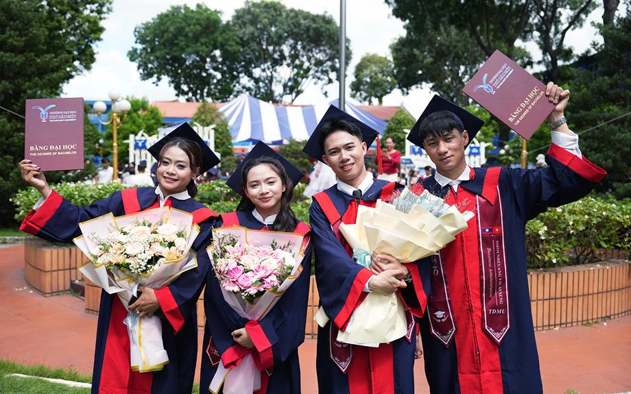 Lao Graduates Continue Building the Bridge of Friendship from the Lecture Halls of Thu Dau Mot University